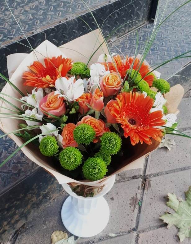 Букет цветов из: Герберы, Хризантемы, Альстромерии и Розы в Мантурове Курской области