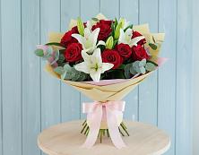 Букет цветов из:  Лилии и Розы в Мантурове Курской области