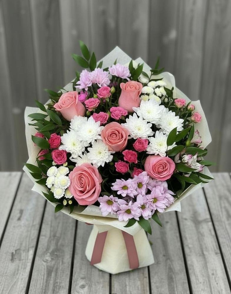 Букет цветов из: Альстромерии, Гвоздики, Розы и Хризантемы в Мантурове Курской области