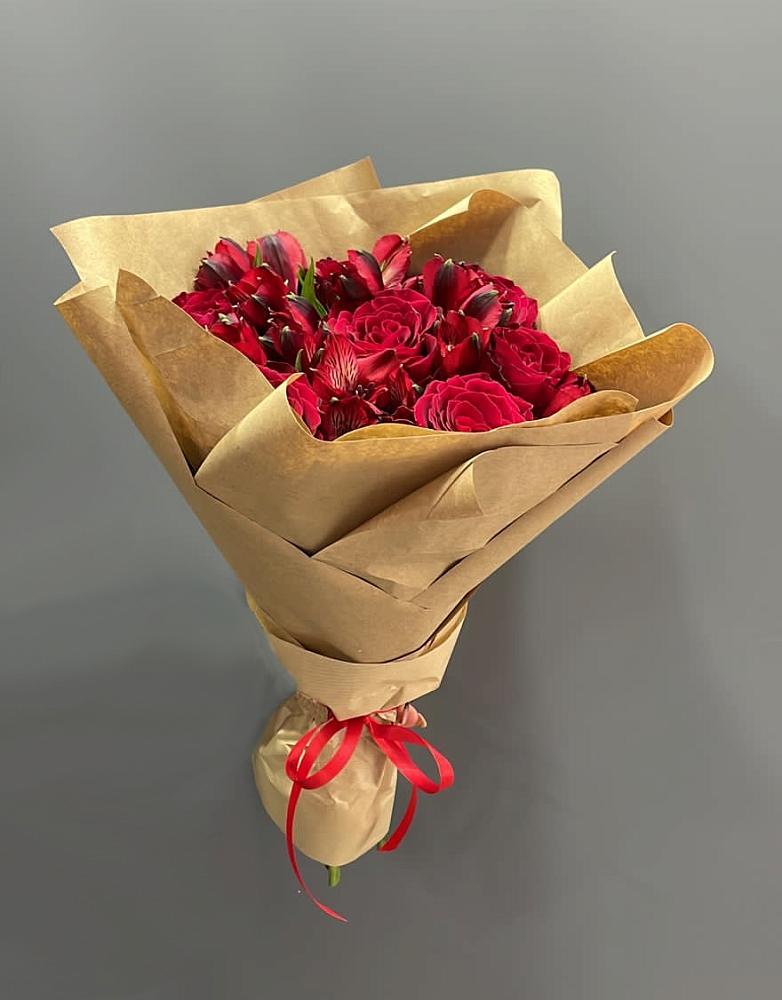 Букет цветов из: Альстромерии и Розы в Мантурове Курской области