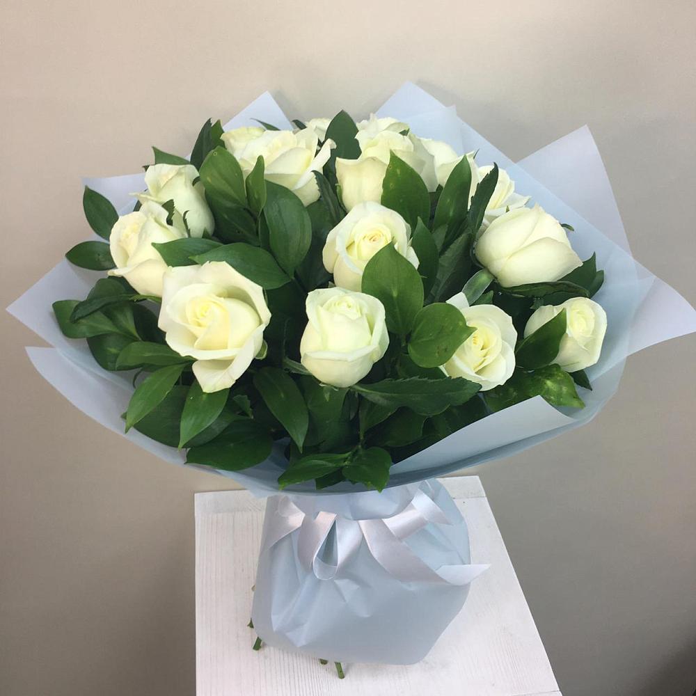 Букет 15 Белых роз Проуд в Мантурове Курской области