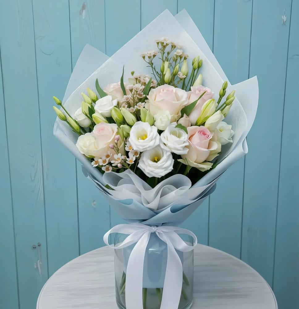 Букет цветов из: Розы и Лизиантусы в Мантурове Курской области