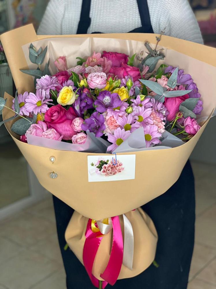 Букет цветов из: Хризантемы, Гвоздики и Альстромерии в Мантурове Курской области