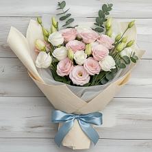 Букет цветов из:  Лизиантусы в Мантурове Курской области