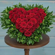 Цветочная композиция из Розы в виде сердца в Мантурове Курской области