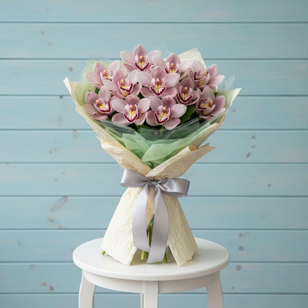 Букет цветов из: Орхидеи и Розы в Мантурове Курской области