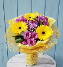Букет цветов из:  Хризантемы и Герберы в Мантурове Курской области