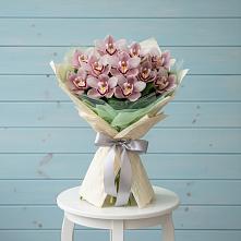 Букет цветов из:  Орхидеи и Розы в Мантурове Курской области