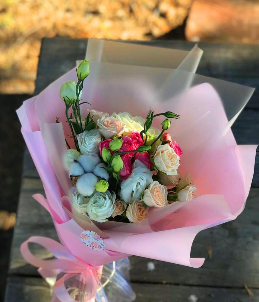 Букет цветов из: Розы и Лизиантусы в Мантурове Курской области