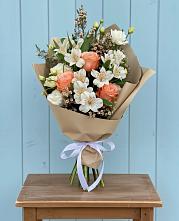 Букет цветов из:  Альстромерии, Лизиантусы, Розы и Хризантемы в Мантурове Курской области