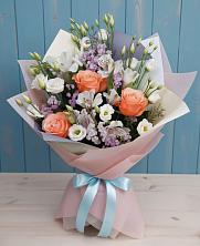 Букет цветов из:  Лизиантусы, Розы, Альстромерии и Гипсофила в Мантурове Курской области