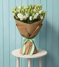 Букет цветов из:  Лизиантусы в Мантурове Курской области