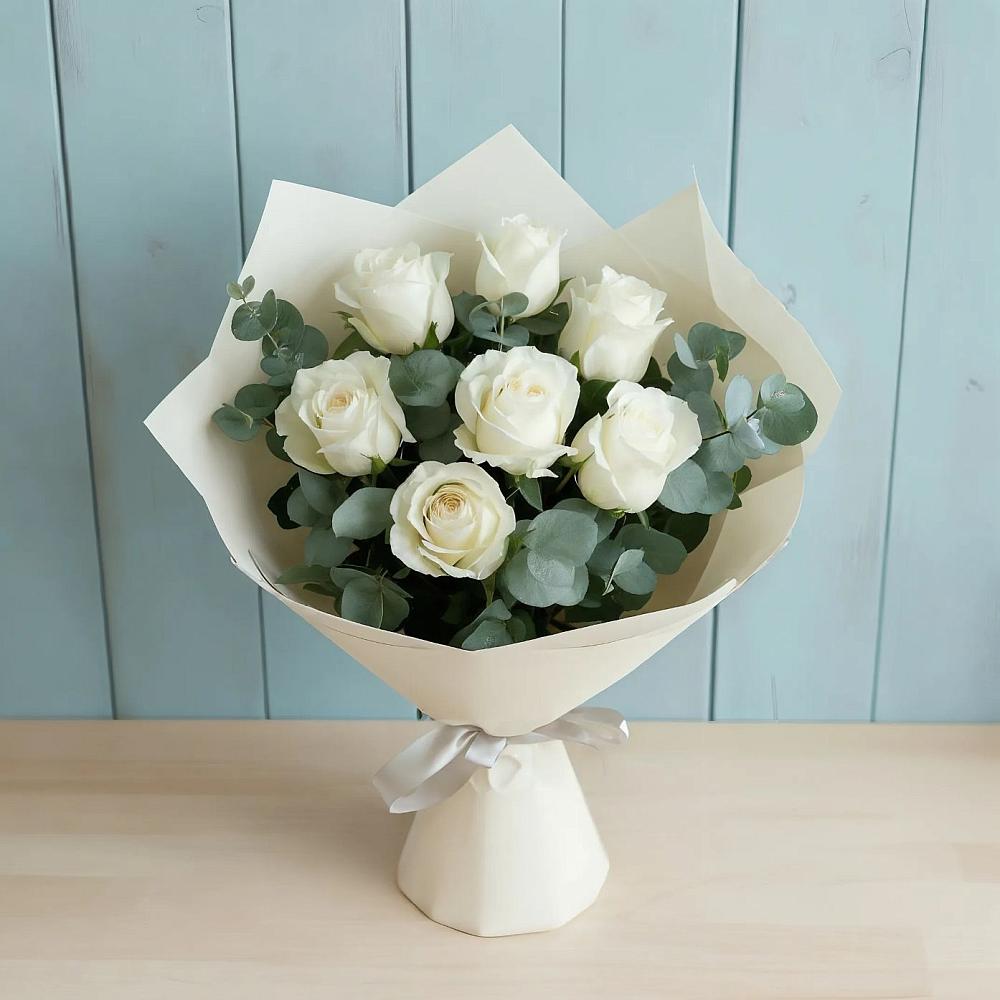 Букет Белые розы в Эвкалипте в Мантурове Курской области