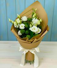 Букет цветов из:  Хризантемы и Лизиантусы в Мантурове Курской области