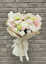 Букет цветов из:  Гвоздики, Розы, Лизиантусы и Хризантемы в Мантурове Курской области