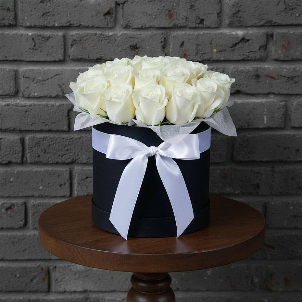 Цветочная композиция из Розы в шляпной коробке в Мантурове Курской области