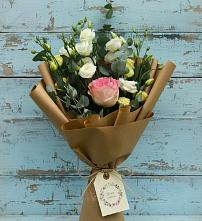 Букет цветов из:  Розы и Лизиантусы в Мантурове Курской области