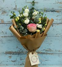 Букет цветов из:  Розы и Лизиантусы в Мантурове Курской области