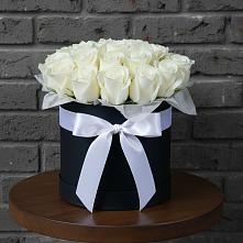 Цветочная композиция из Розы в шляпной коробке в Мантурове Курской области