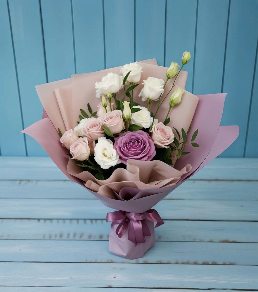 Букет цветов из: Розы и Лизиантусы в Мантурове Курской области