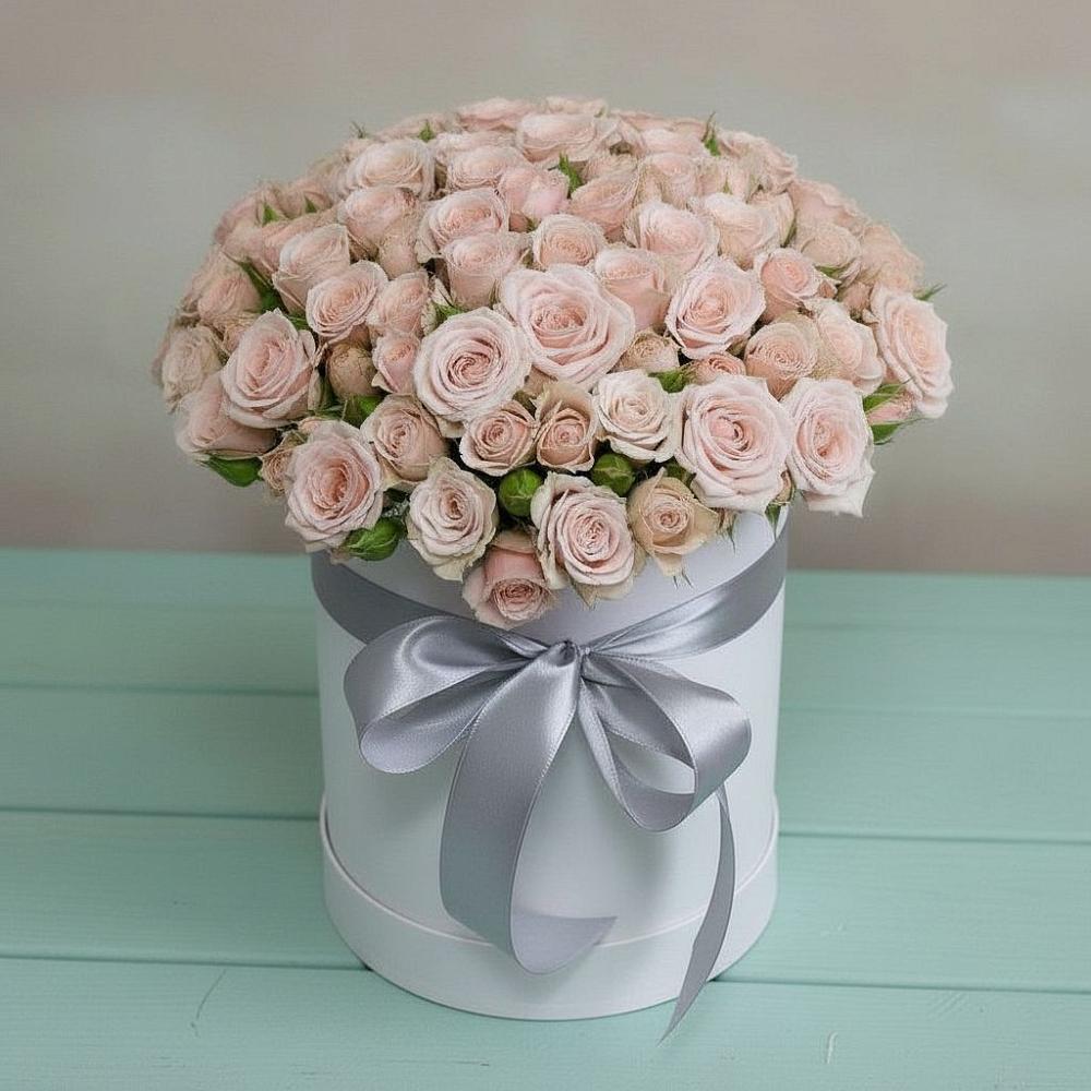 Цветочная композиция из Розы в шляпной коробке в Мантурове Курской области